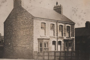 Photo 10  - Normanby West St, Rose Cottage Faces the Hills not the Street