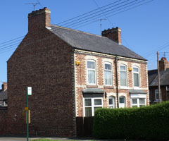 Photo 11  - Normanby West St, Rose Cottage Faces the Hills not the Street