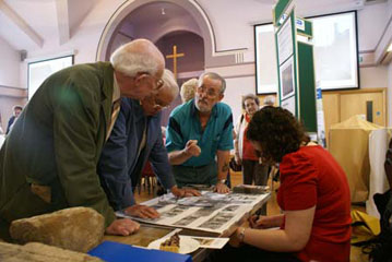 Photo 3  - 2011 Exhibition - Discussions get going!