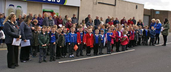Photo 6  - 2015 Normanby Remembrance Day - Children Respectfully and Quietly Awaiting.